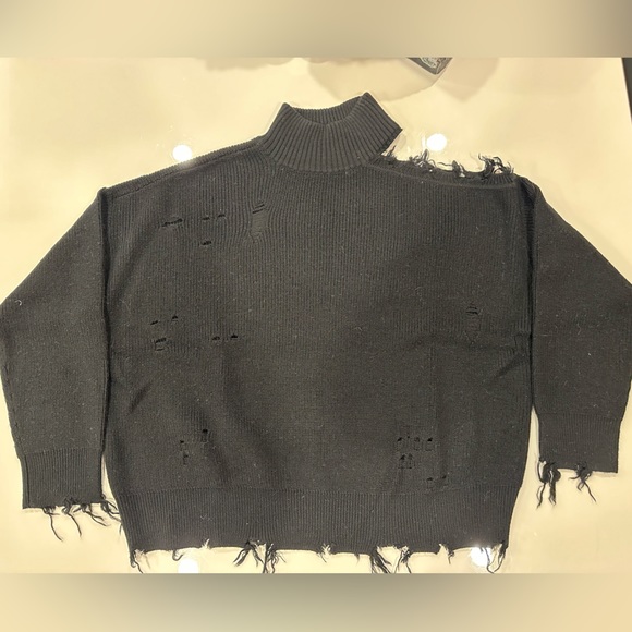 Black distresses cold shoulder sweater - Picture 1 of 4